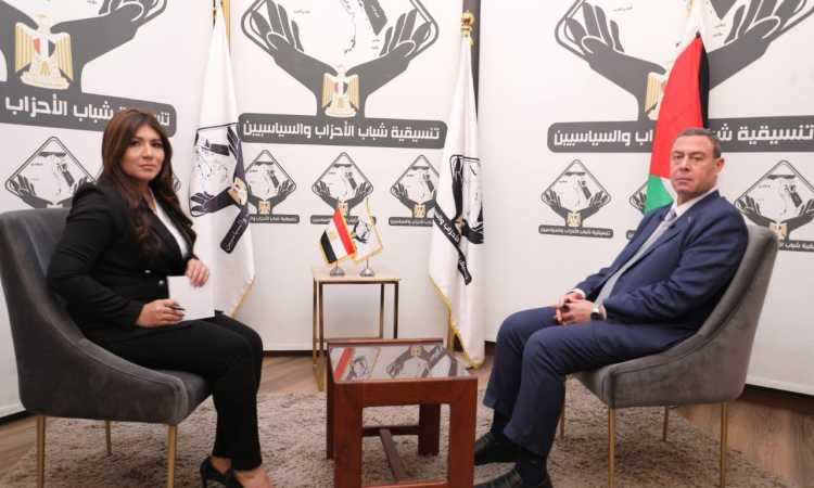 السفير دياب اللوح، سفير دولة فلسطين في القاهرة، خلال لقائه بالتنسيقية