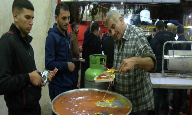 «أبوشادي».. أشهر بائع حلويات في غزة