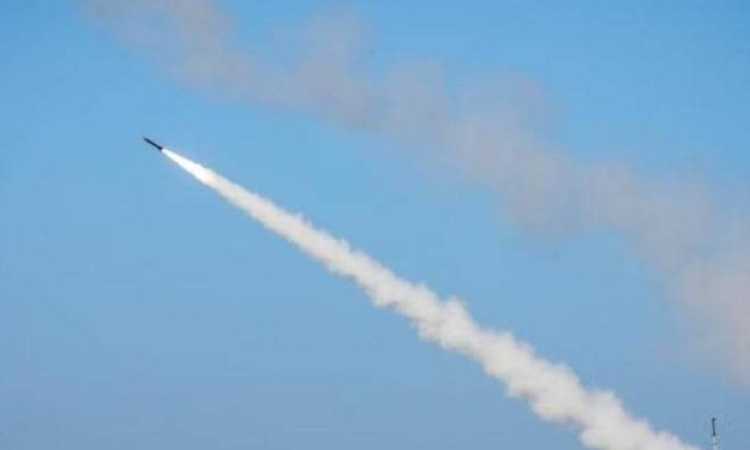 إطلاق رشقة صاروخية