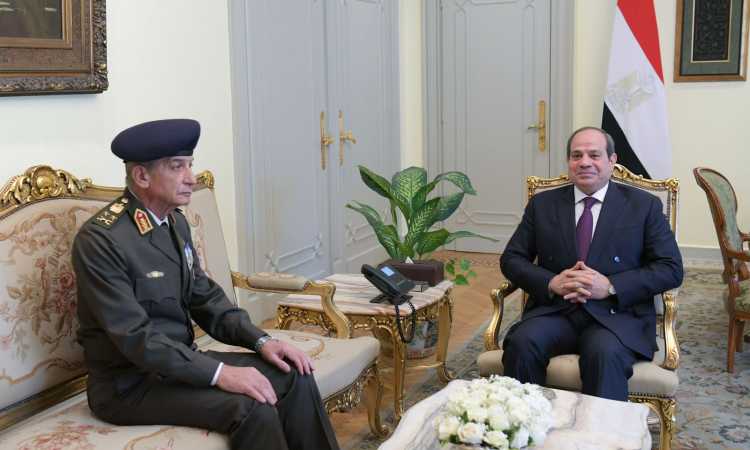 الرئيس السيسي مع وزير الدفاع