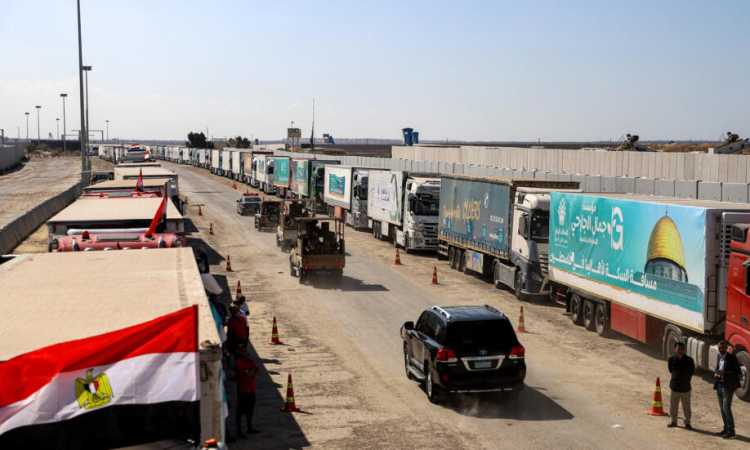 دخول شاحنات المساعدات إلى قطاع غزة