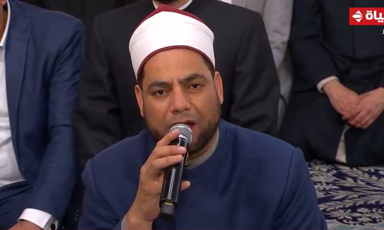 صلاة المصلين على النبي بعد أداء الركعات الأربعة الأولى من التراويح