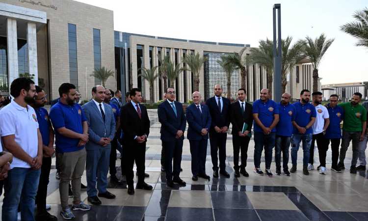 رئيس الوزراء يستقبل منظمي حفل المطرية