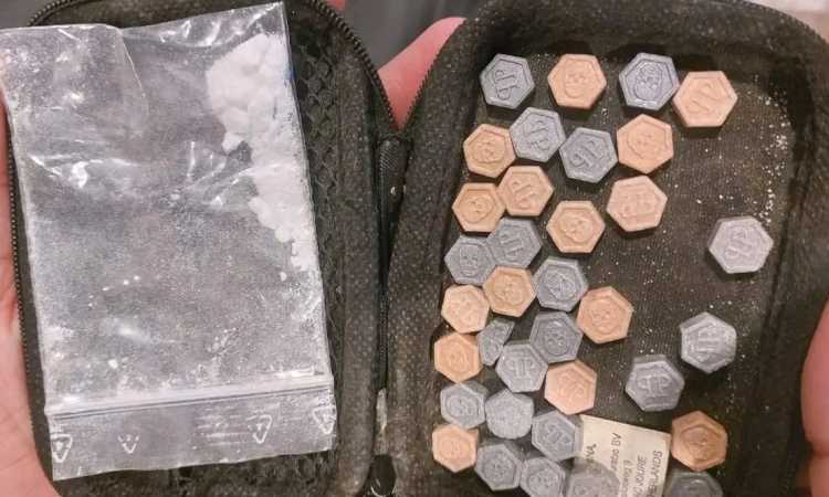 ضبط مخدرات بحوزة راكب في مطار الغردقة