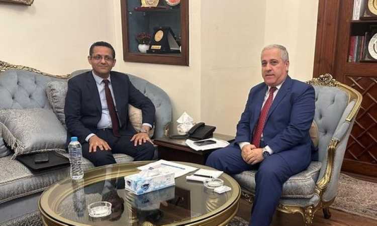 خلال الاجتماع