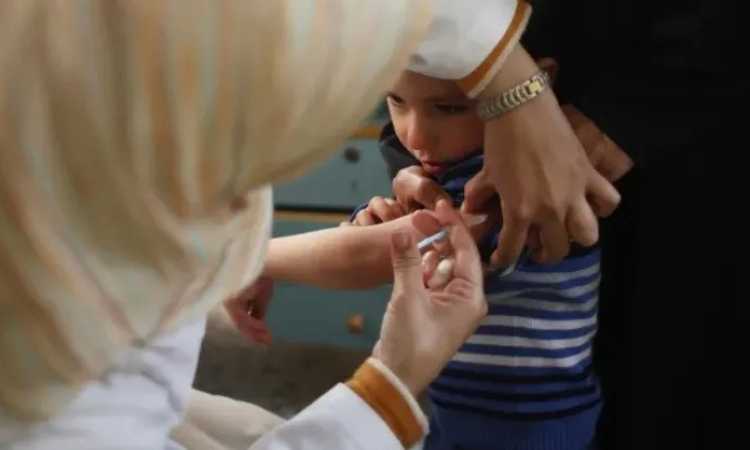 تنفيذ حملة تطعيم شلل الأطفال بغزة