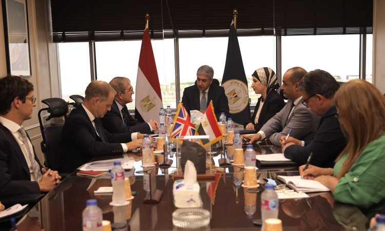 وزير السياحة خلال اللقاء