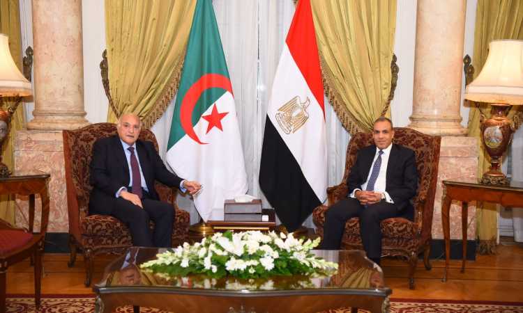 اللقاء