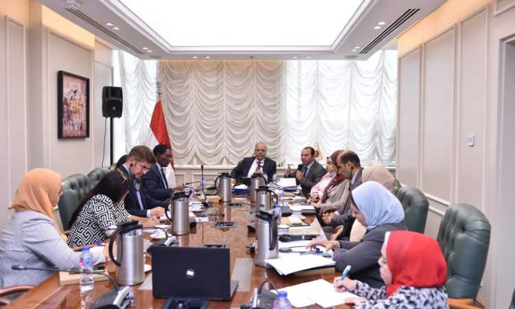 وزير العمل يبحث مع وفد منظمة العمل الدولية تعزيز التعاون المشترك