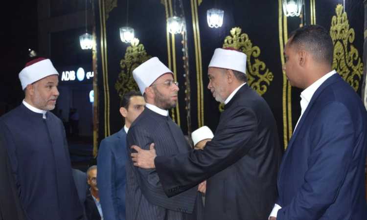 وزير الأوقاف يقدم واجب العزاء في والدة الدكتور جابر طايع