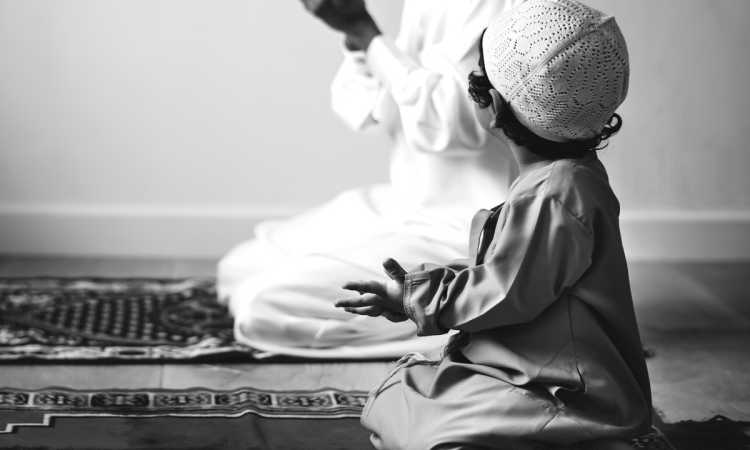 طفل يصلي
