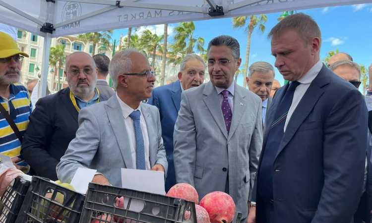 وزير التموين يفتتح مشروع سوق اليوم الواحد