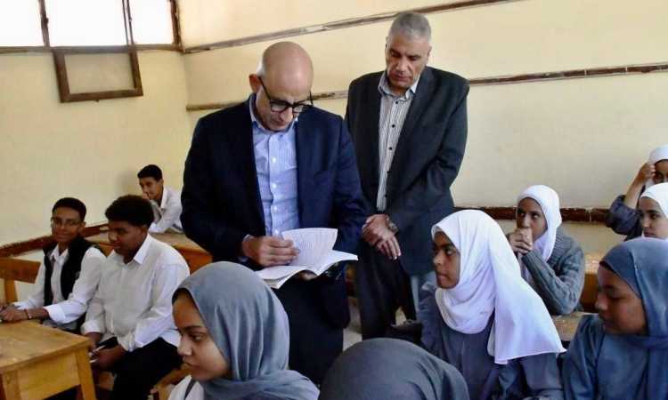جولة وزير التربية والتعليم في أسوان