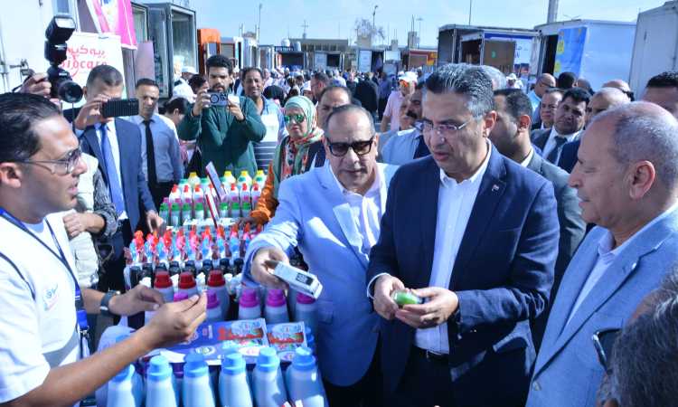 وزير التموين يفتتح سوق اليوم الواحد
