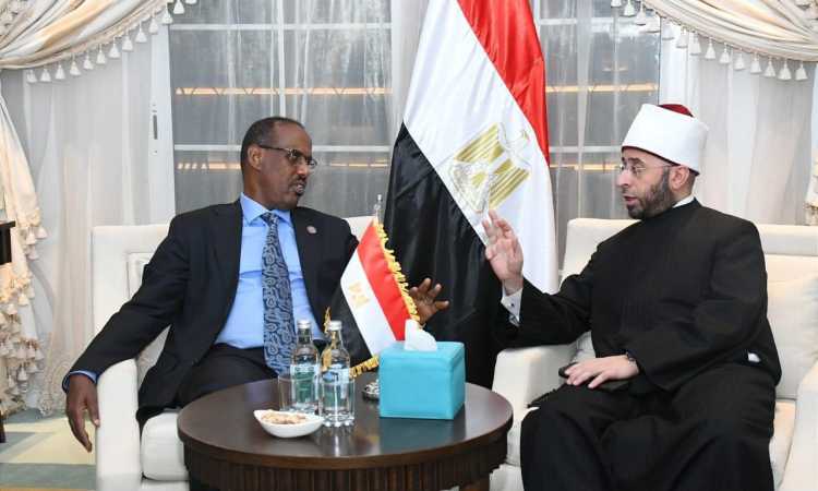 وزير الأوقاف خلال اللقاء