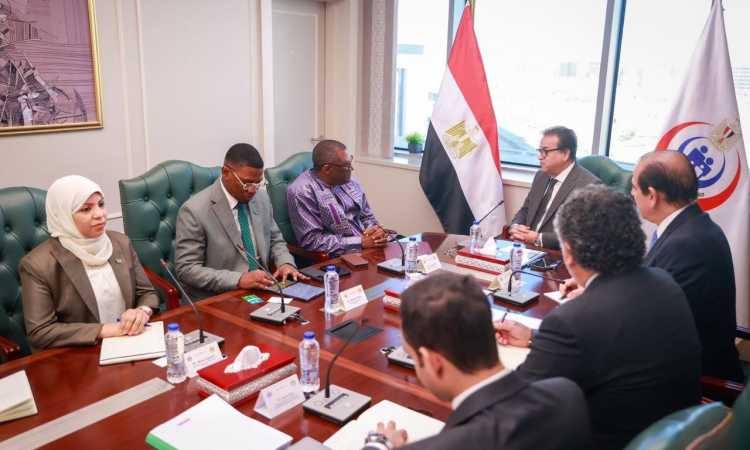 وزير الصحة خلال اللقاء