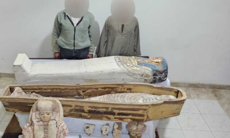متهمين