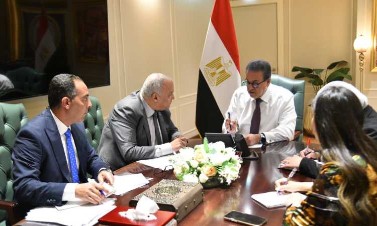 وزير الصحة خلال الاجتماع
