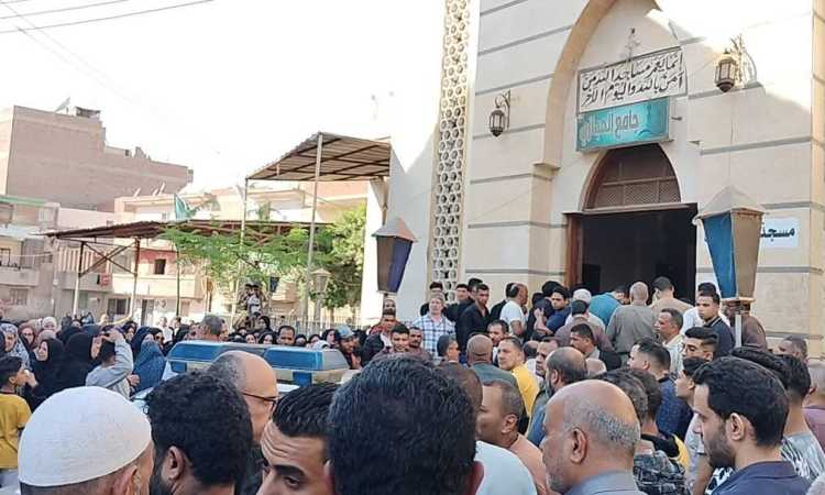 أهالي الزقازيق يشيعون جثمان طالبة كلية العلوم