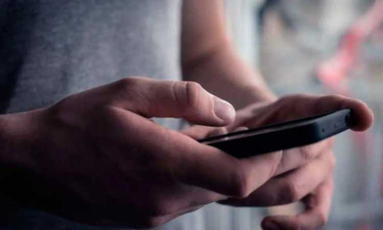استخدام الهاتف المحمول داخل المرحاض