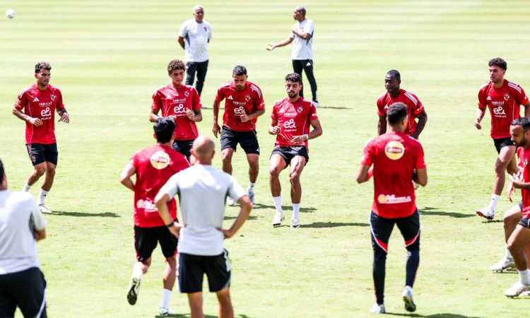 جانب من تدريبات الأهلي