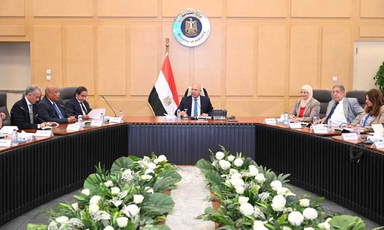 كامل الوزير خلال اللقاء