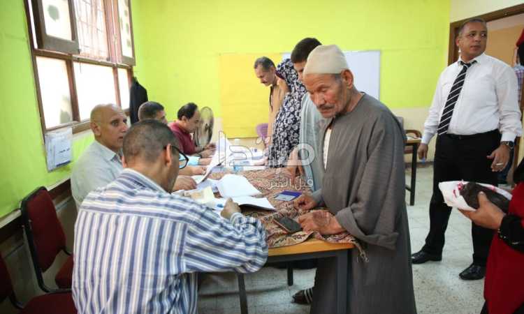 توافد أهالي العياط على لجان الاقتراع