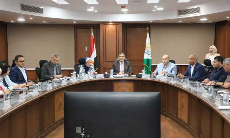 اجتماع محافظ الجيزة