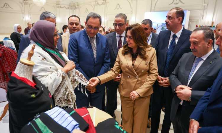 معرض مشروعات برنامج التنمية المحلية بصعيد مصر