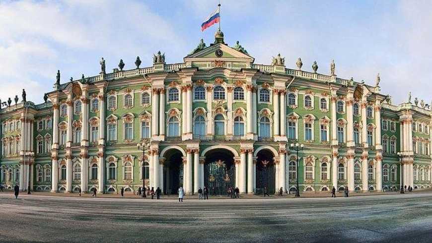 صورة على عرش أثري تغرم صاحبها أكثر من 800 ألف روبل في متحف روسي | مبتدا