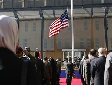 فصائل عراقية تمدد مهلة عدم استهداف السفارة الأمريكية في بغداد