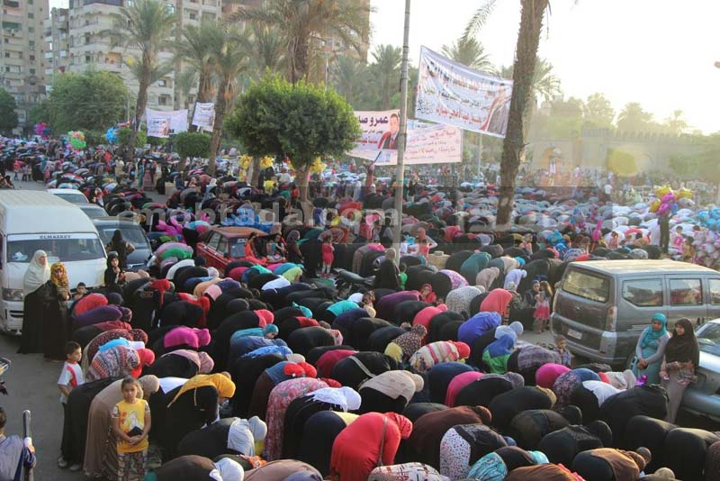 الالآف يؤدون صلاة عيد الأضحى بعمرو بن العاص ومصطفى محمود