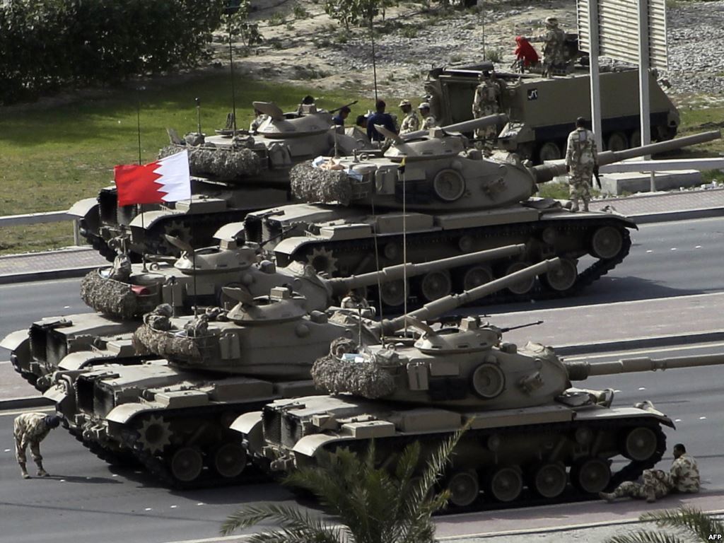 البحرين تتصدى لهجمات إيرانية وتدمر 45 صاروخاً و9 طائرات مسيرة