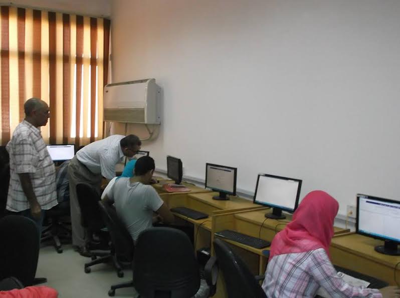 الطلاب خلال تسجيل رغباتهم