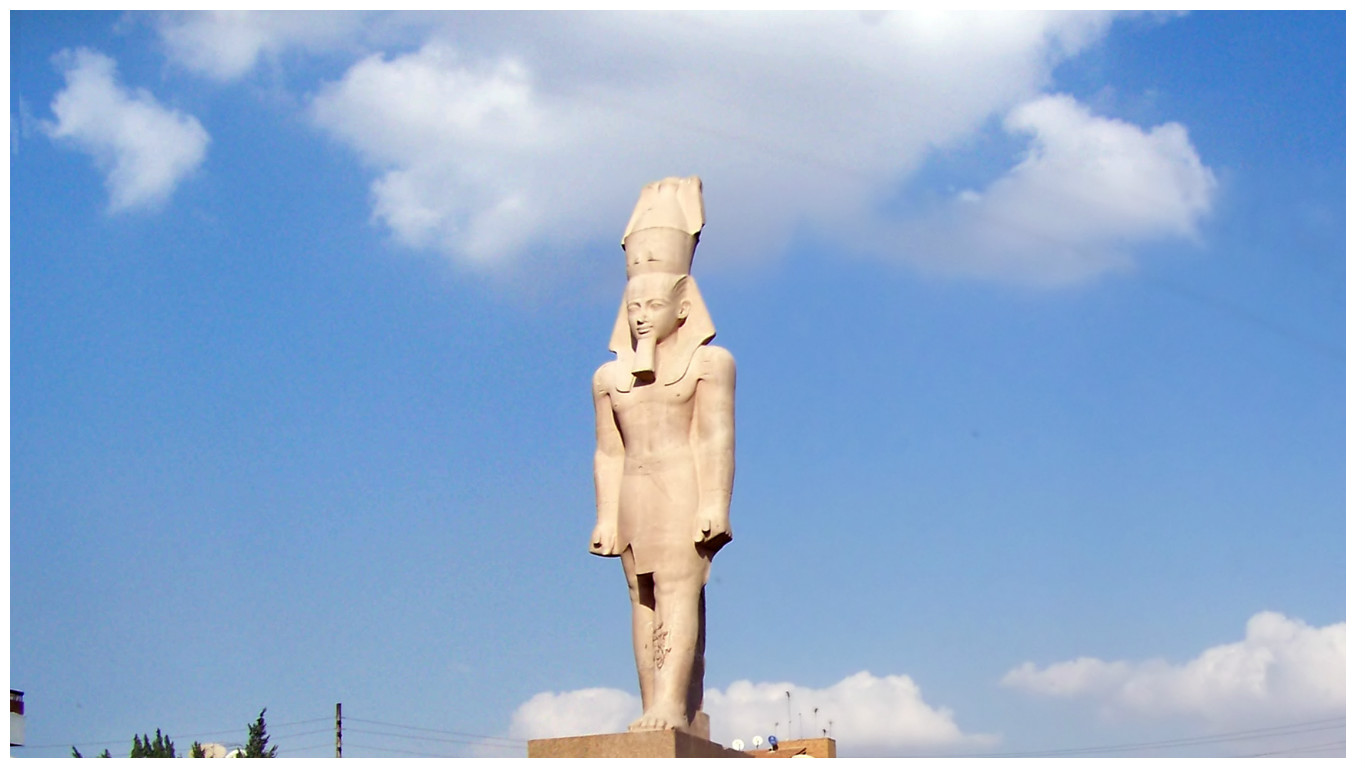 تمثال رمسيس الثانى