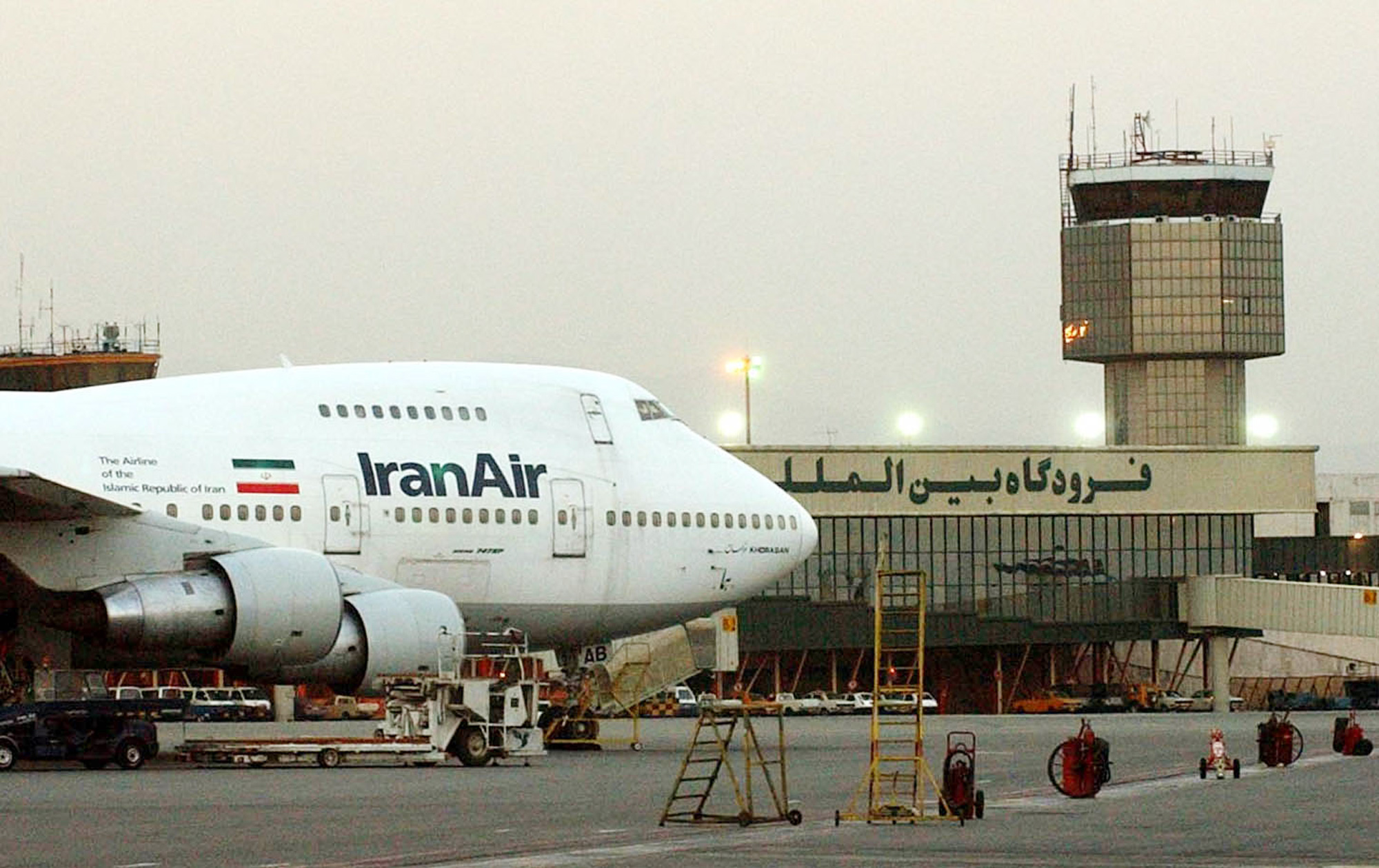 إيران تعلن استئناف الرحلات الجوية تدريجياً وإعادة فتح المجال الجوي على مراحل