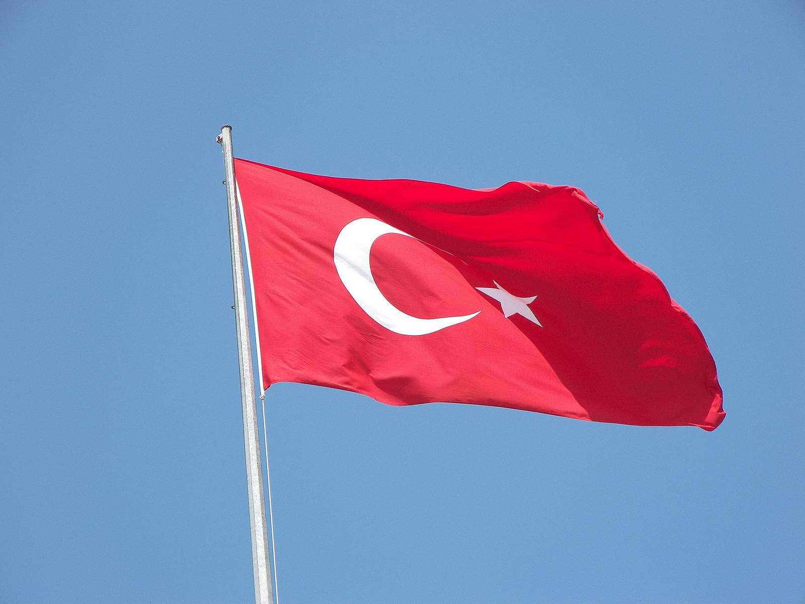تركيا تعلق الرحلات اليومية عبر الحدود مع إيران بشكل عاجل لأسباب أمنية