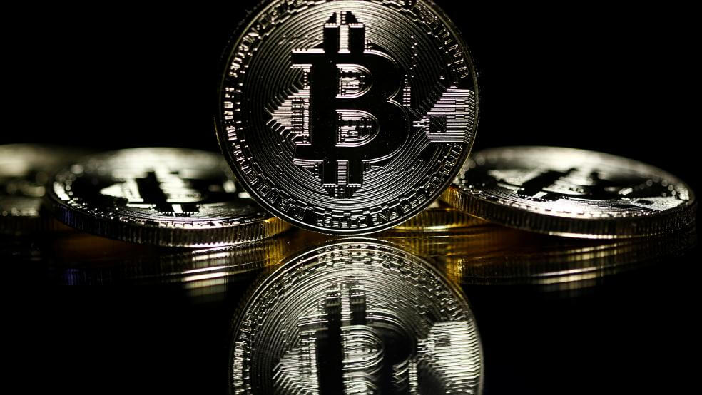 بيتكوين يثبت قوته حول سعر 60 ألف دولار وسط تقلبات الأسواق العالمية