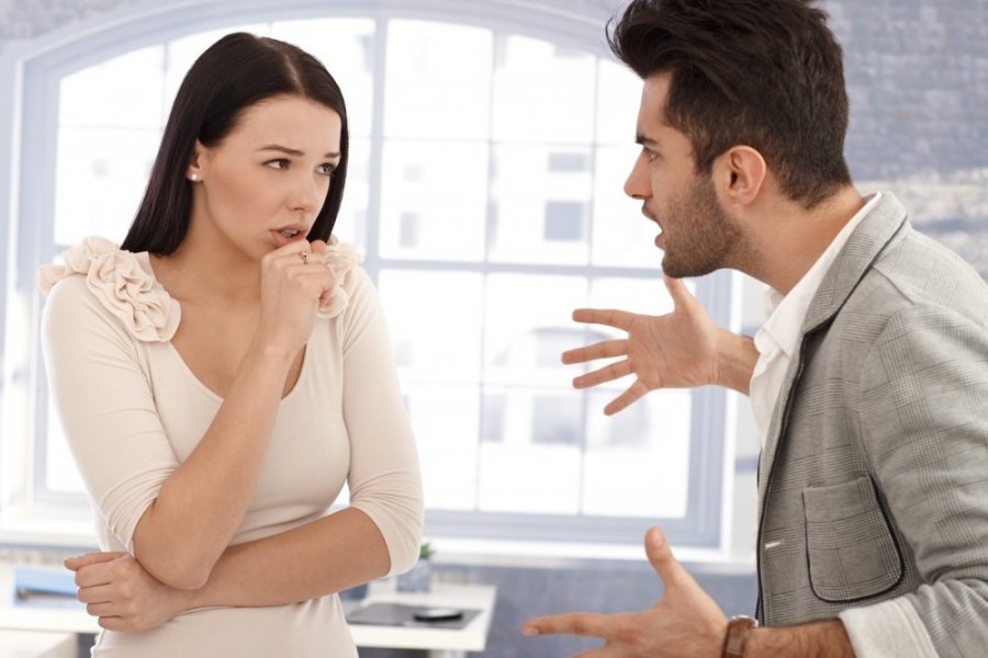 انفعال الزوج على الزوجة