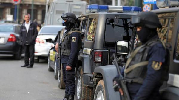 بسبب خلافات عمل: ضبط عامل اعترض سيارة نقل ممسكا بحجر في الإسكندرية