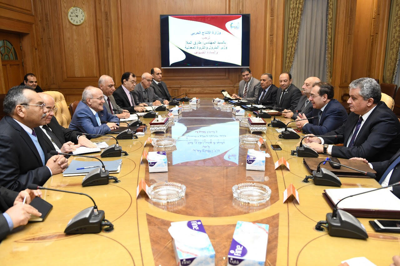 اجتماع وزارة البترول والإنتاج الحربى