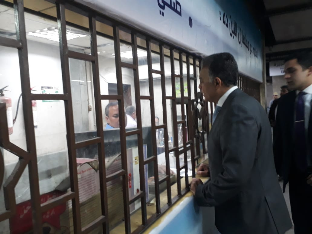 وزير النقل يتفقد المترو ومحطة مصر