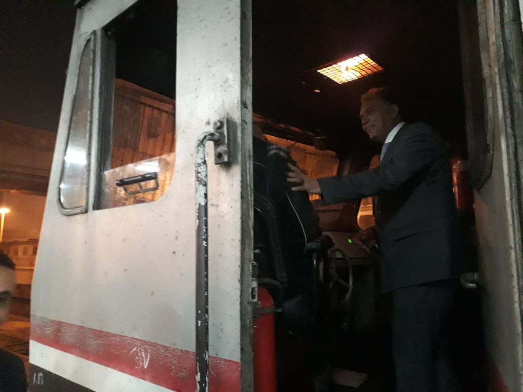 وزير النقل يتفقد المترو ومحطة مصر