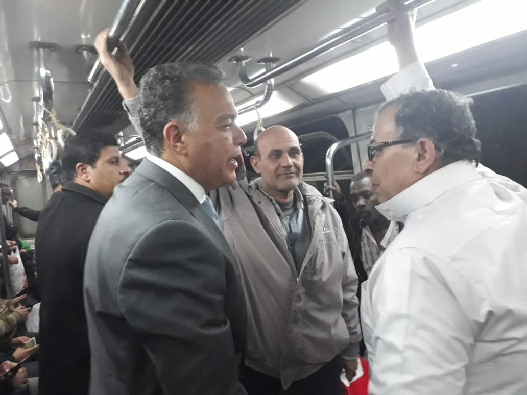 وزير النقل يتفقد المترو ومحطة مصر