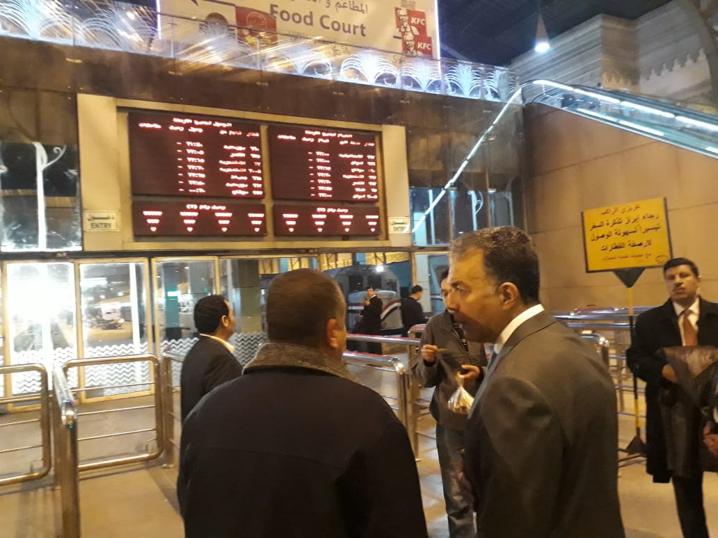 وزير النقل يتفقد المترو ومحطة مصر