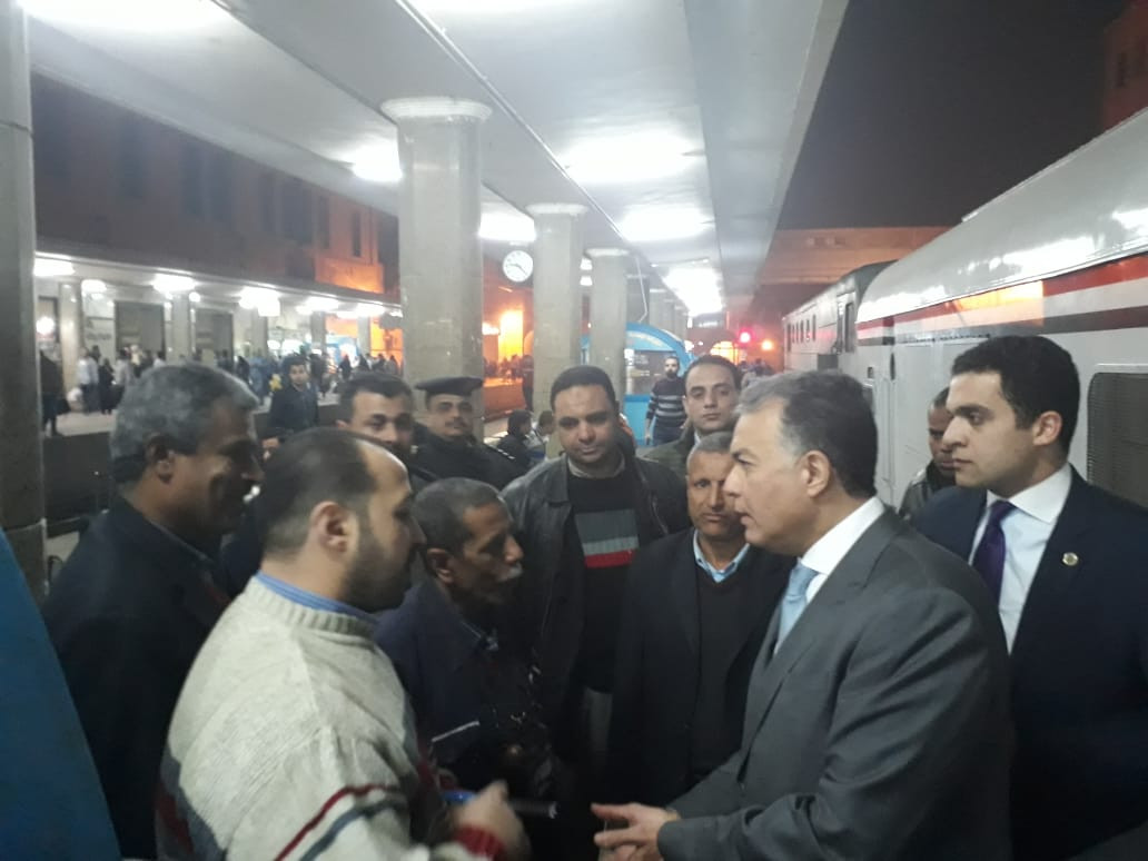 وزير النقل يتفقد المترو ومحطة مصر