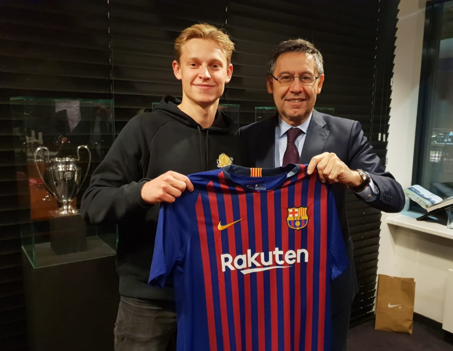 دى يونج ينتقل لبرشلونة