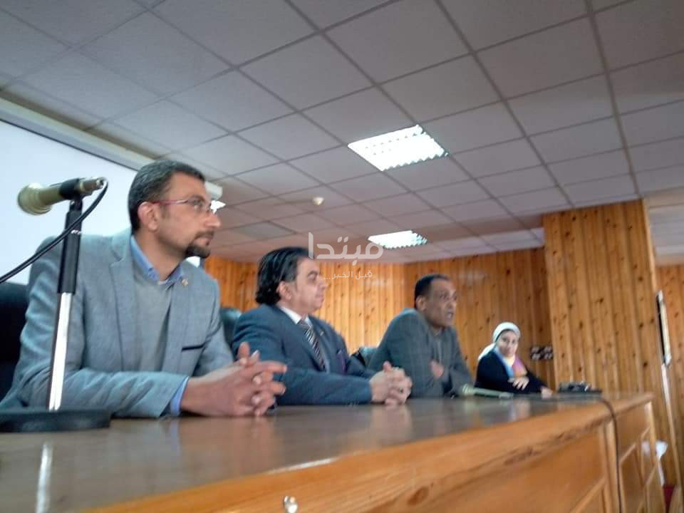 وفد وزارة الصحة يزور مستشفى العريش