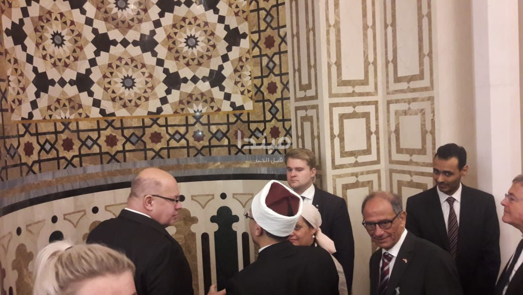 أمين البحوث الإسلامية أثناء زيارة مسجد الفتاح العليم