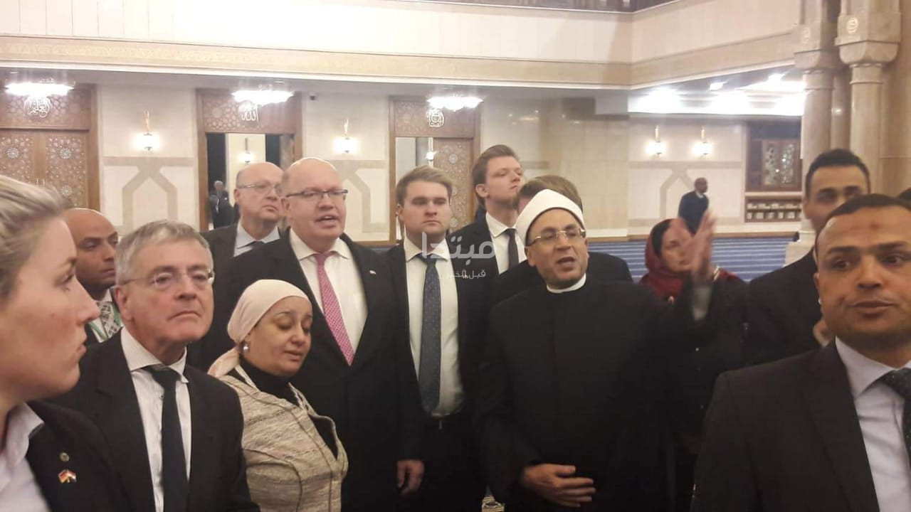 أمين البحوث الإسلامية أثناء زيارة مسجد الفتاح العليم